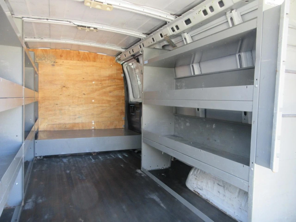 2018 Chevrolet Express - Image 15 of 21