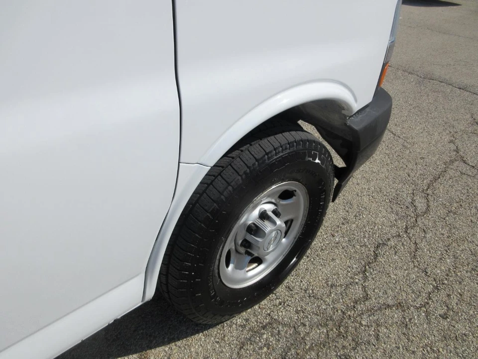 2018 Chevrolet Express - Image 16 of 21