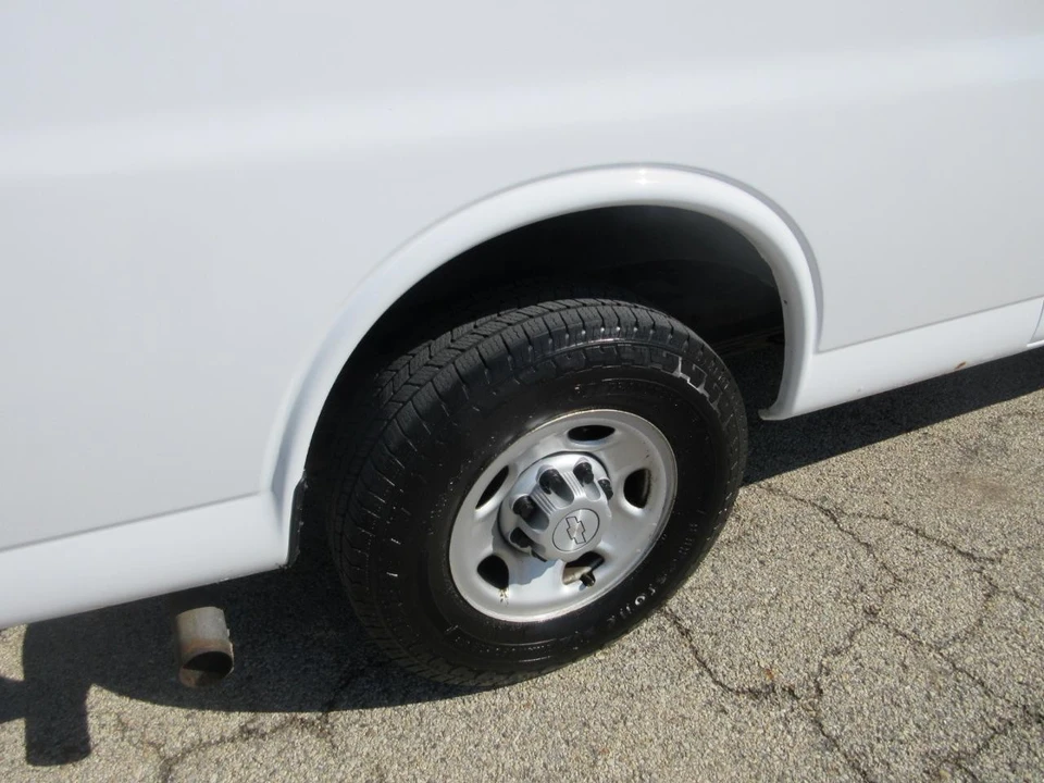 2018 Chevrolet Express - Image 18 of 21