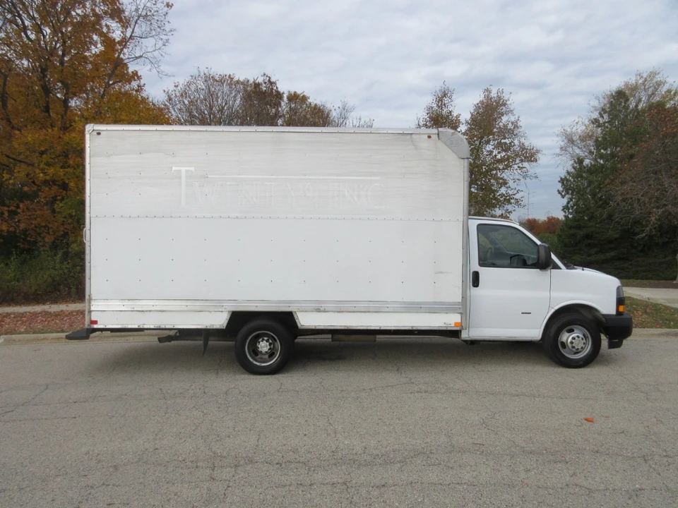 2018 Chevrolet Express - Image 7 of 21