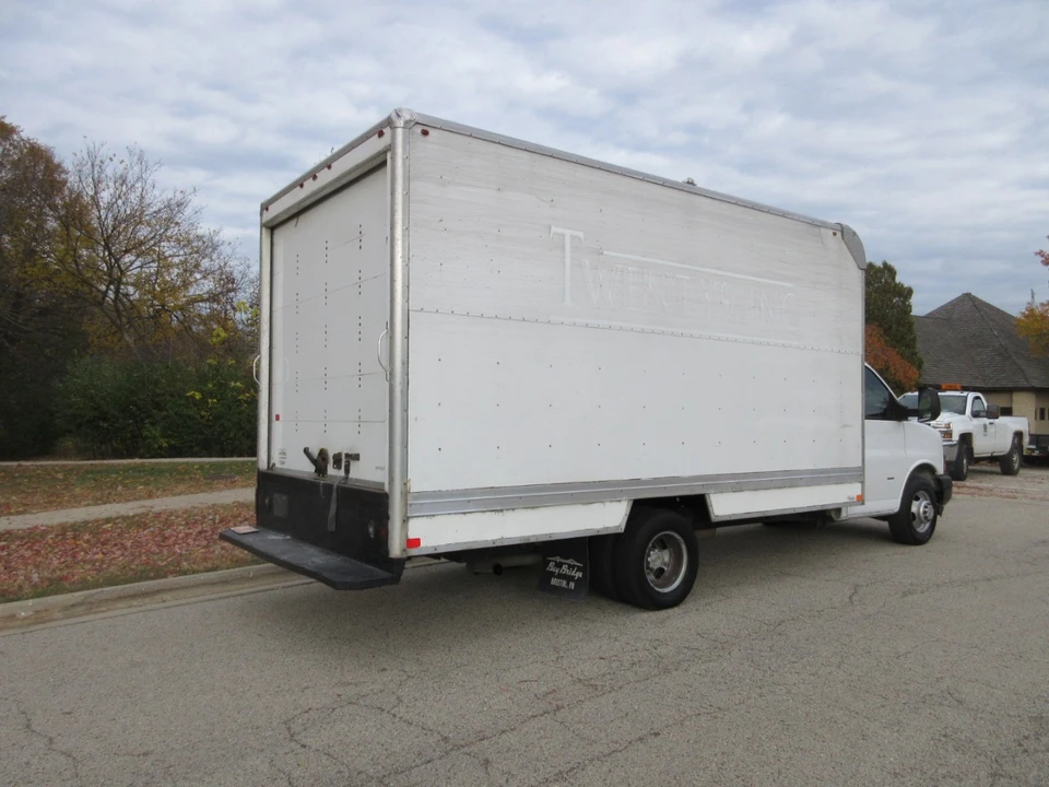 2018 Chevrolet Express - Image 8 of 21