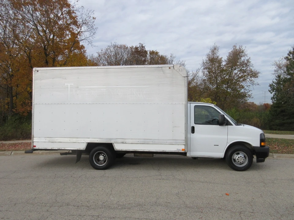 2018 Chevrolet Express - Image 5 of 21