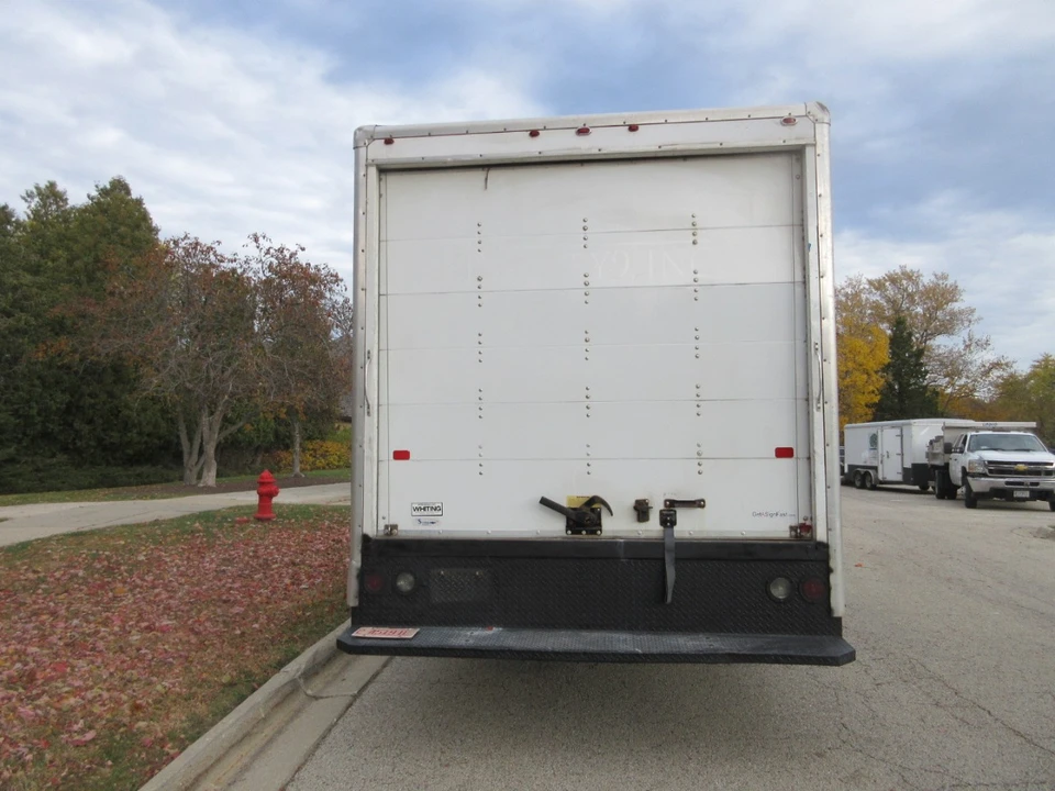 2018 Chevrolet Express - Image 11 of 21