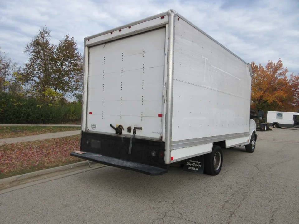 2018 Chevrolet Express - Image 9 of 21