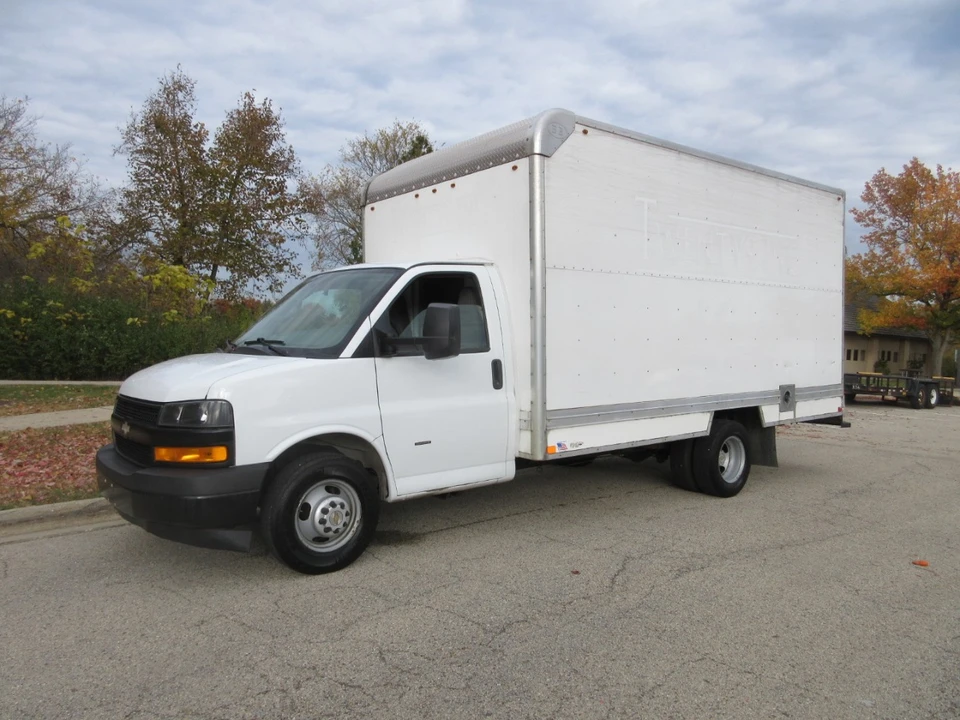 2018 Chevrolet Express - Image 2 of 21