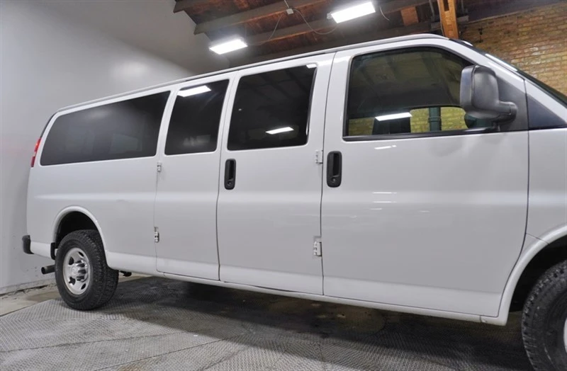 2018 Chevrolet Express - Image 9 of 21