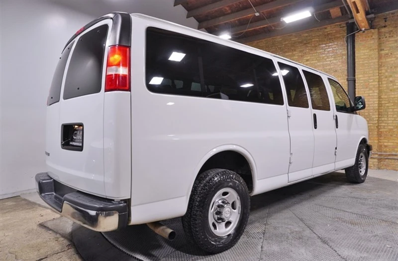 2018 Chevrolet Express - Image 10 of 21