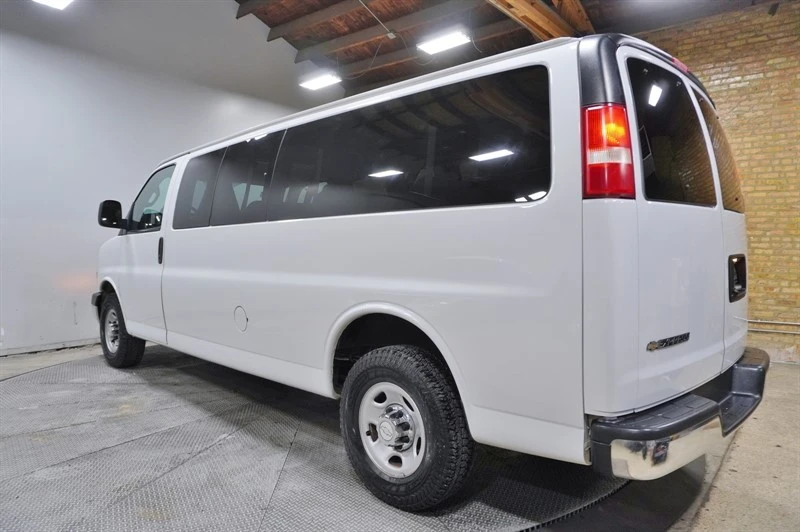 2018 Chevrolet Express - Image 16 of 21