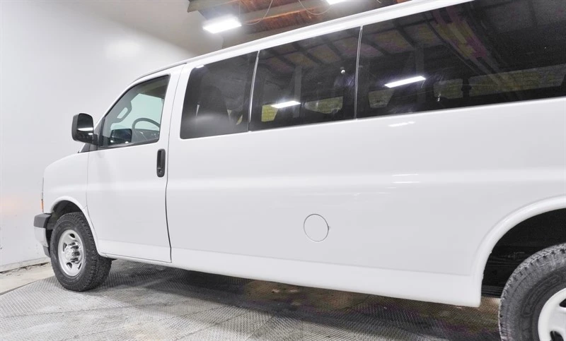 2018 Chevrolet Express - Image 19 of 21