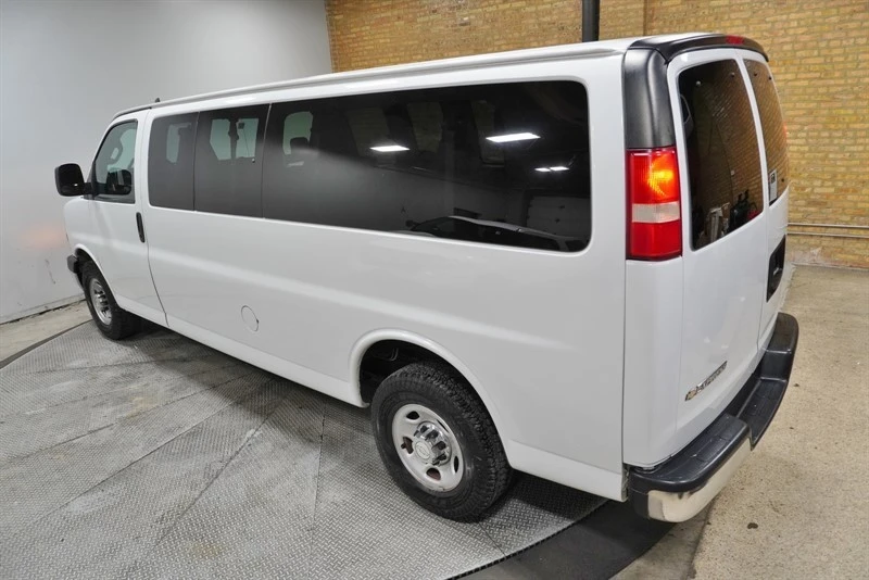2018 Chevrolet Express - Image 17 of 21