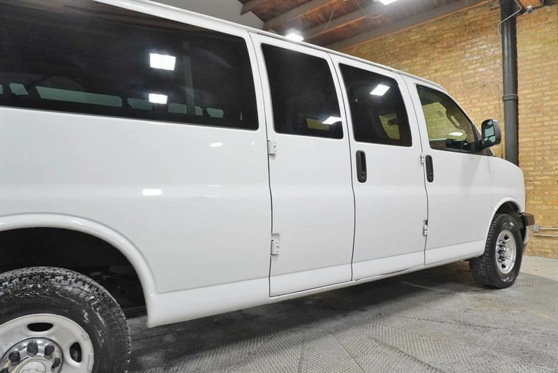 2018 Chevrolet Express - Image 13 of 21