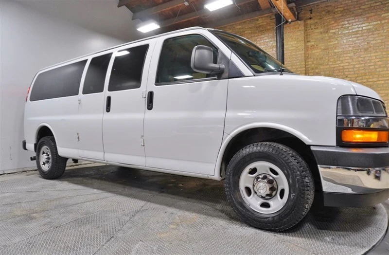 2018 Chevrolet Express - Image 8 of 21