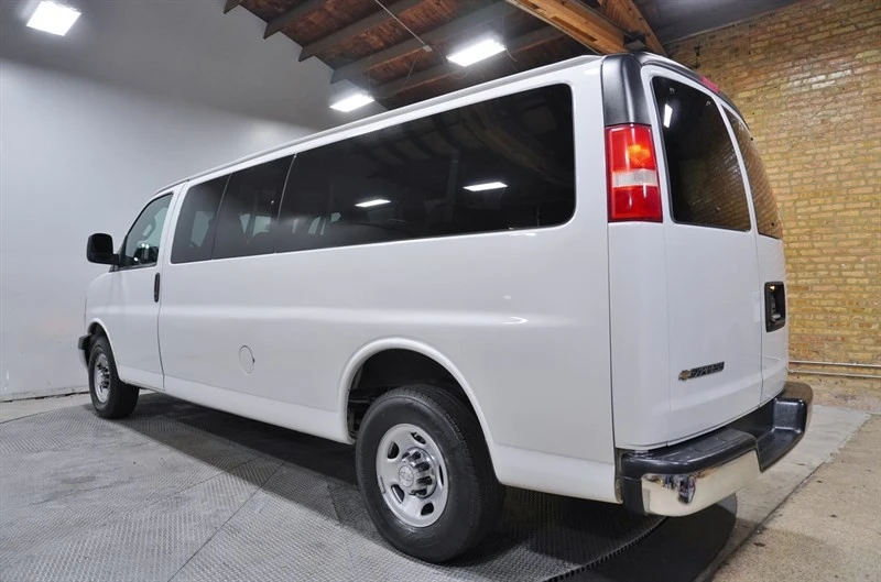 2018 Chevrolet Express - Image 16 of 21