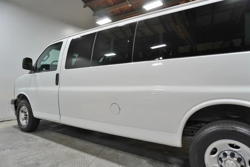 2018 Chevrolet Express - Image 19 of 21