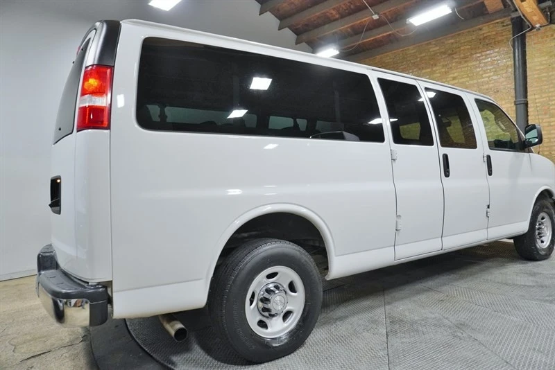 2018 Chevrolet Express - Image 12 of 21