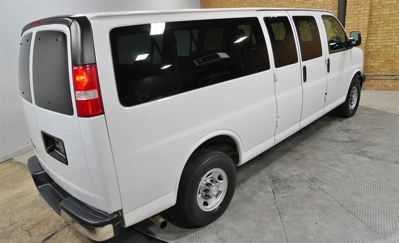 2018 Chevrolet Express - Image 11 of 21