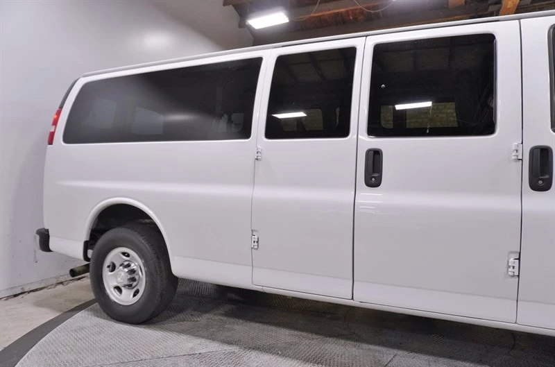 2018 Chevrolet Express - Image 9 of 21