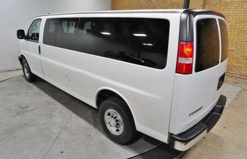 2018 Chevrolet Express - Image 17 of 21