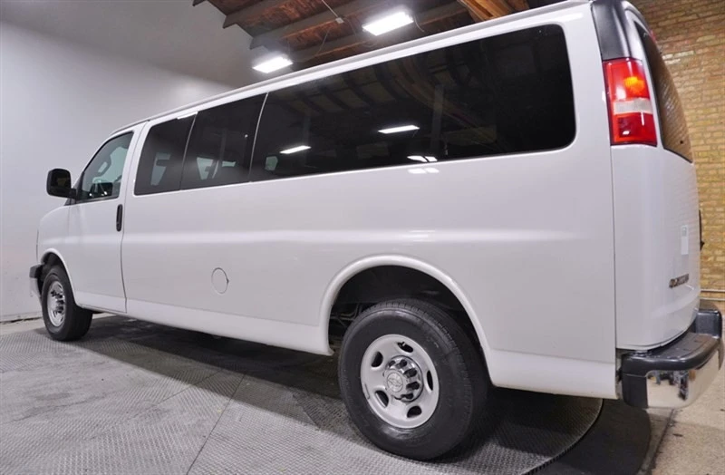 2018 Chevrolet Express - Image 18 of 21