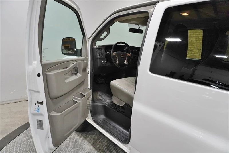 2018 Chevrolet Express - Image 21 of 21