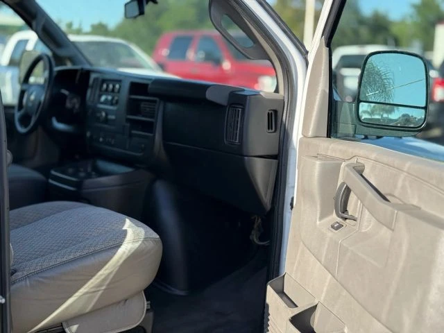 2018 Chevrolet Express - Image 20 of 25