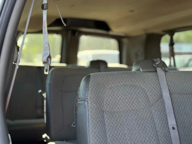 2018 Chevrolet Express - Image 24 of 25