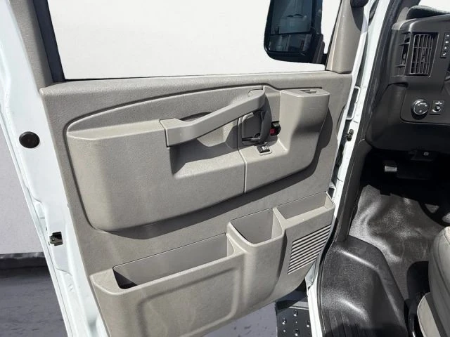 2018 Chevrolet Express - Image 13 of 21