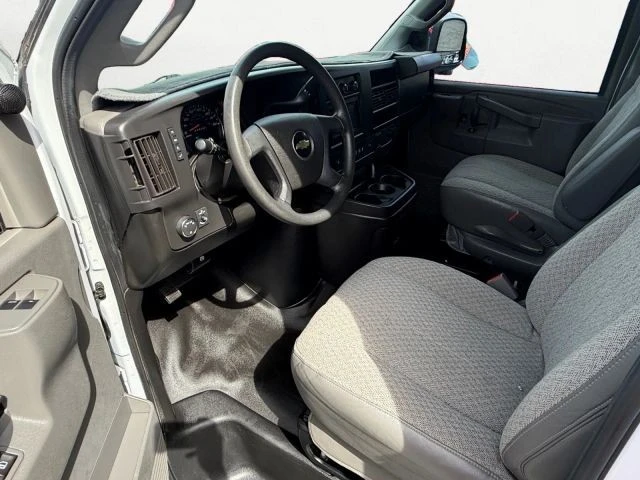 2018 Chevrolet Express - Image 15 of 21