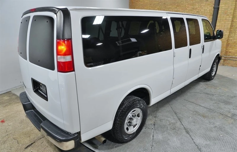 2018 Chevrolet Express - Image 11 of 12