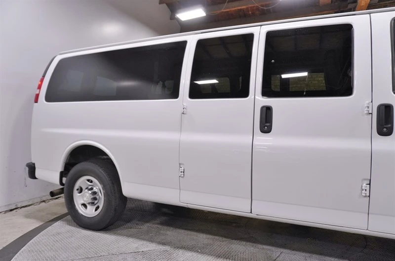 2018 Chevrolet Express - Image 9 of 12