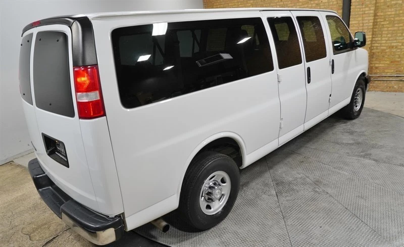 2018 Chevrolet Express - Image 11 of 12
