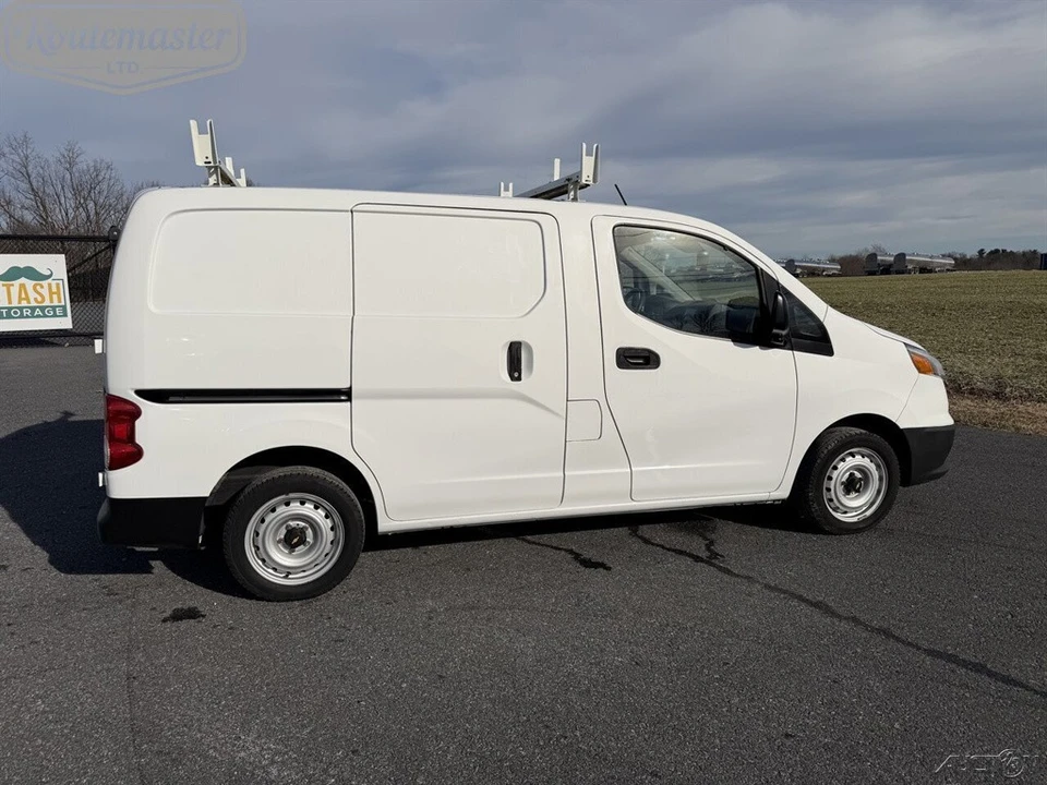 2018 Chevrolet Express - Image 10 of 12