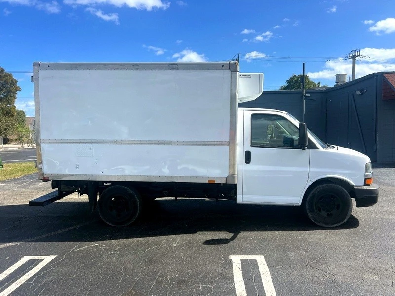 2018 Chevrolet Express - Image 8 of 21