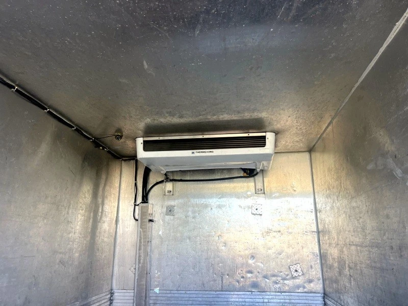 2018 Chevrolet Express - Image 16 of 21