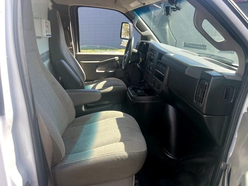 2018 Chevrolet Express - Image 9 of 21