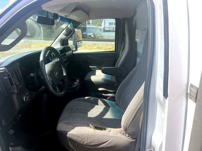2018 Chevrolet Express - Image 10 of 21