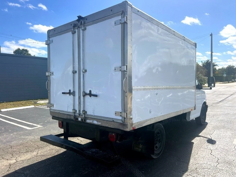 2018 Chevrolet Express - Image 7 of 21