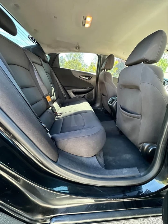 2018 Chevrolet Malibu - Image 9 of 17