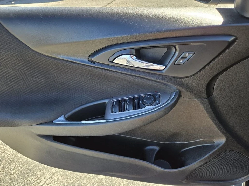 2018 Chevrolet Malibu - Image 14 of 19