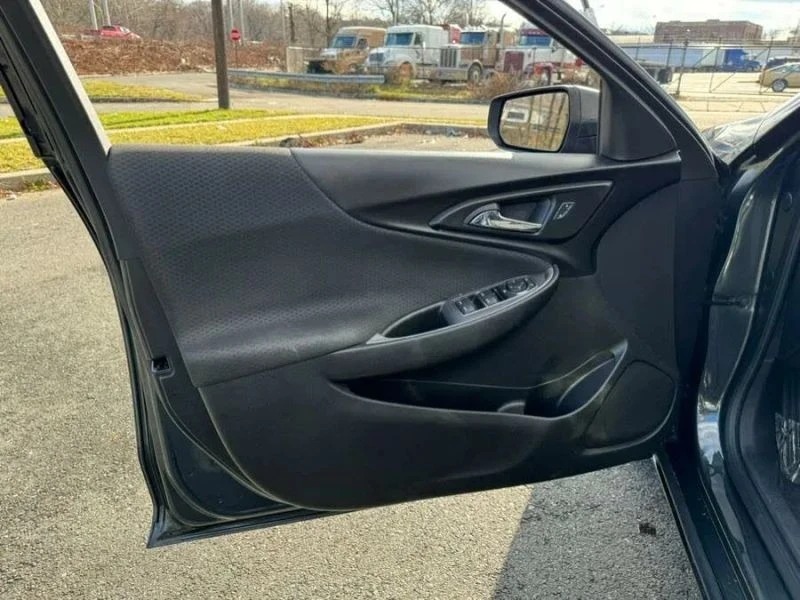 2018 Chevrolet Malibu - Image 10 of 12