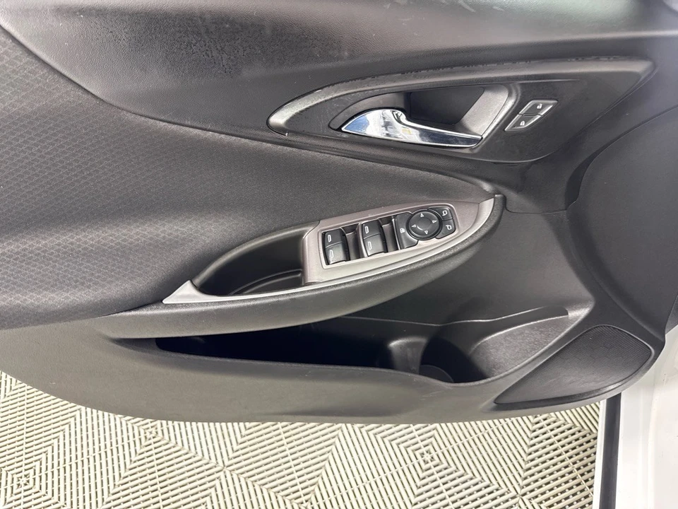2018 Chevrolet Malibu - Image 11 of 12