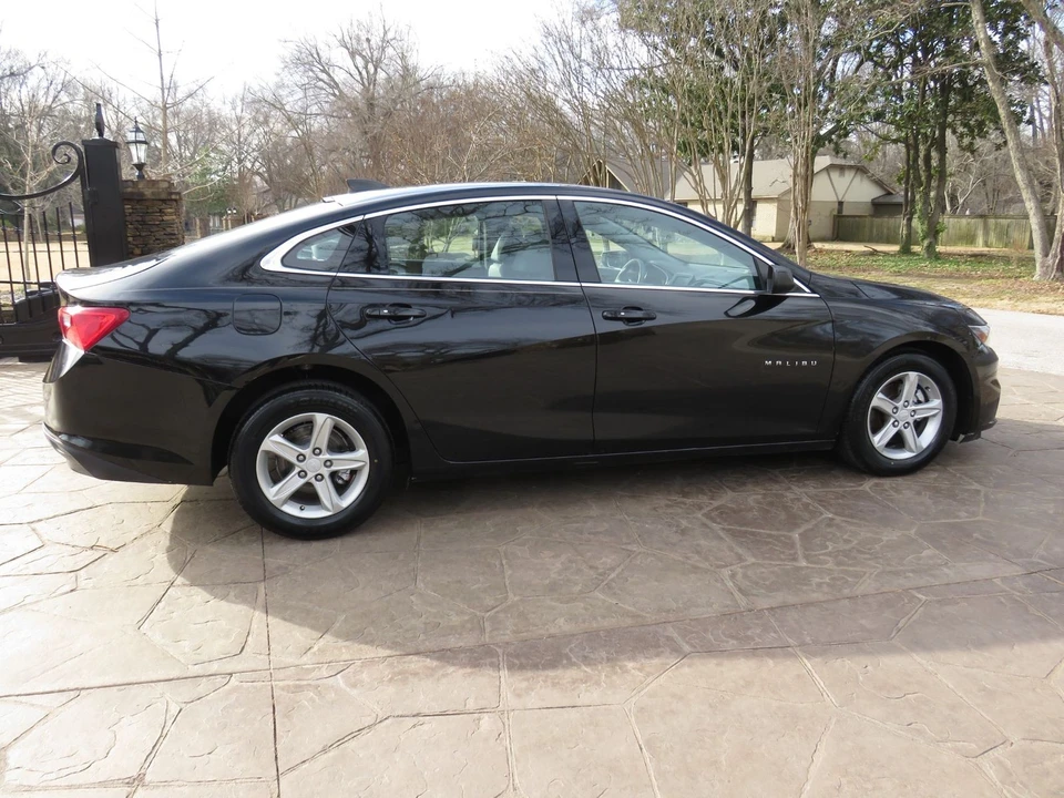 2018 Chevrolet Malibu - Image 8 of 12