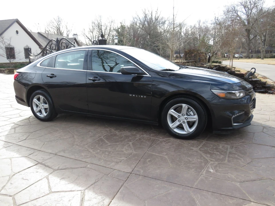 2018 Chevrolet Malibu - Image 2 of 12