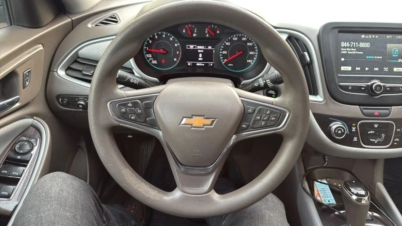 2018 Chevrolet Malibu - Image 10 of 12