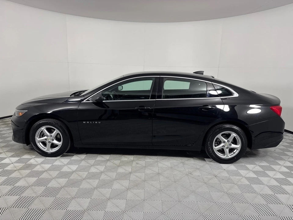 2018 Chevrolet Malibu - Image 8 of 12