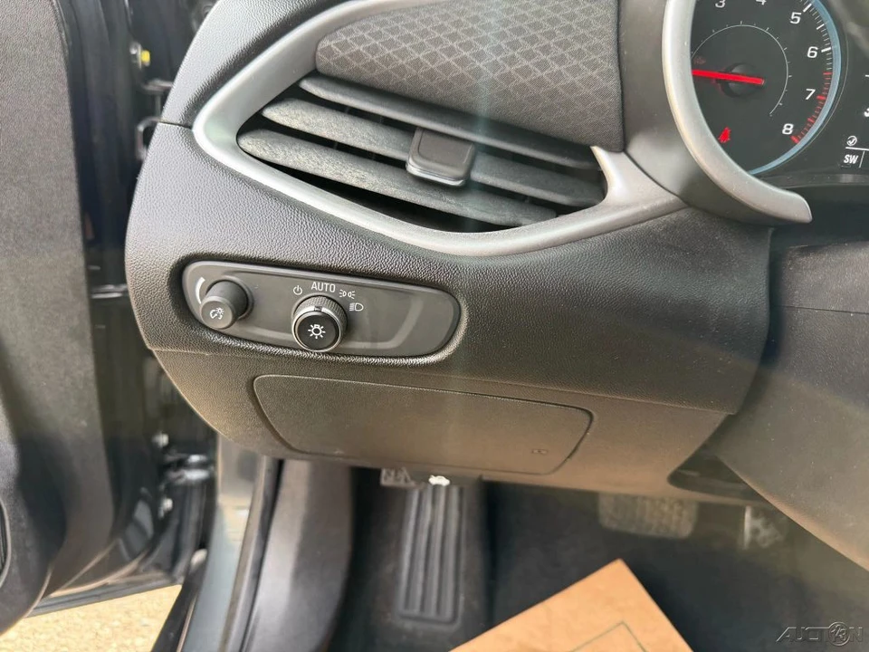 2018 Chevrolet Malibu - Image 20 of 21
