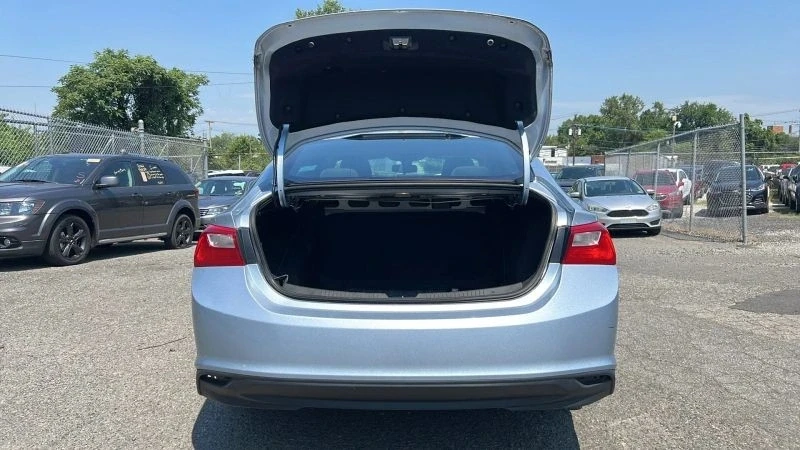 2018 Chevrolet Malibu - Image 8 of 12