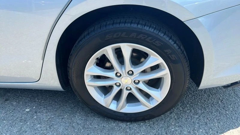 2018 Chevrolet Malibu - Image 9 of 12