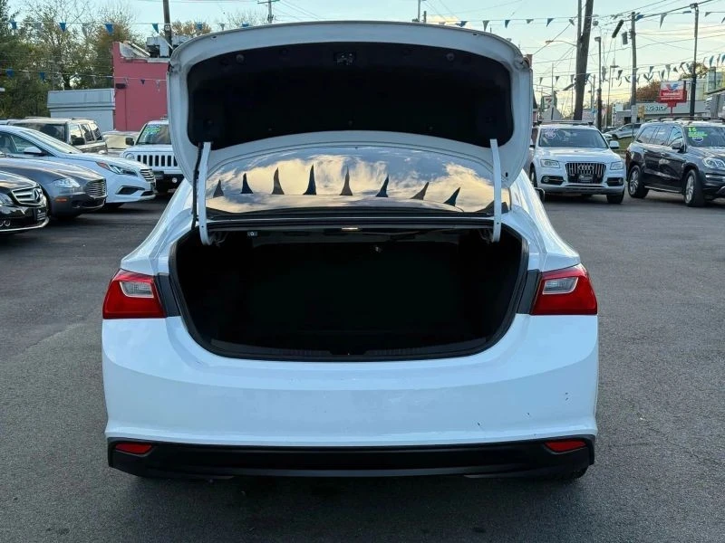 2018 Chevrolet Malibu - Image 11 of 12