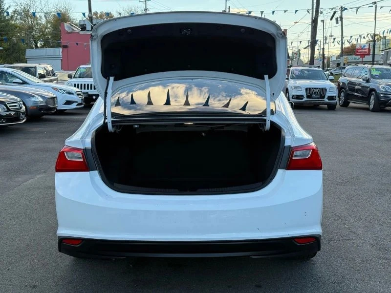 2018 Chevrolet Malibu - Image 11 of 12